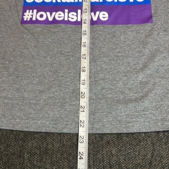 Women’s XS Gray T-Shirt with Rainbow Love Pride Print - Picture 4 of 5